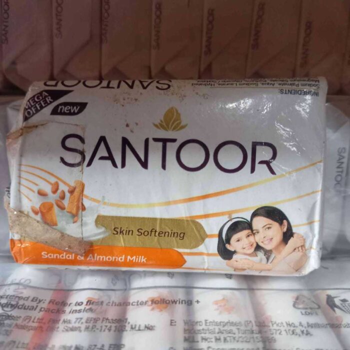 SANTOOR WHITE SANDAL &ALMOND MILK SOAP 10RS MRP SET OF 4 PCS